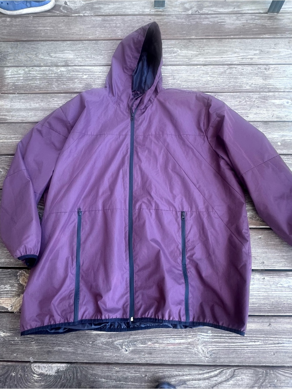 Distortion Hooded Lined Rain Jacket in Plum